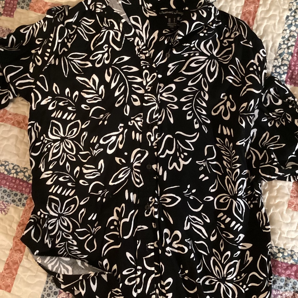 Uni-sex Vintage Streetwear Society Small Button-Up Black Pattern